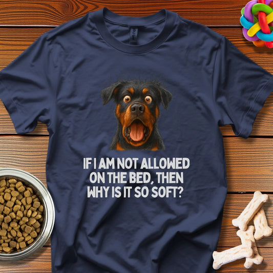 Bed Bandit Barks Back: Canine Comedy Meme, Rottweiler Humor Unleashed - T-Shirt - Wooferface