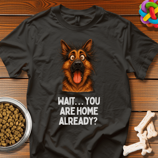 Surprise Homecoming: Hilarious Dog Meme, Realistic Pet Portrait Illustration - T-Shirt - Wooferface